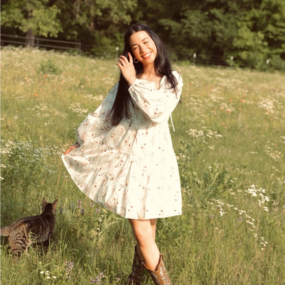 Krystal Vasey - Picture 1 of 4